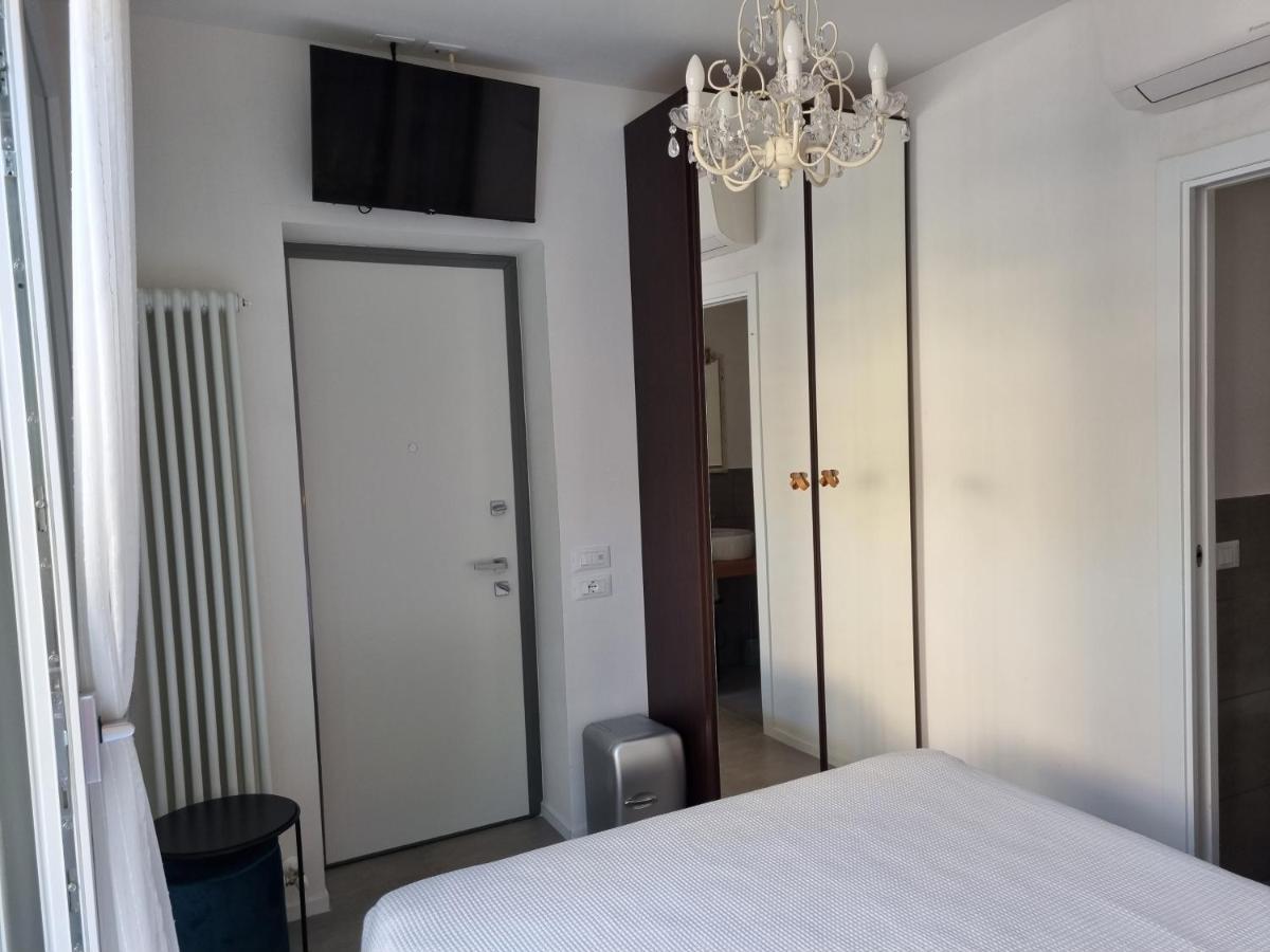 Residenza Azzurra Otel Cattolica Dış mekan fotoğraf